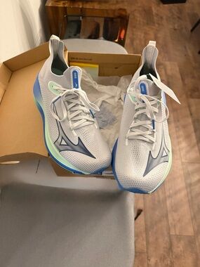 Mizuno White Running Shoes with Blue & Mint Accents